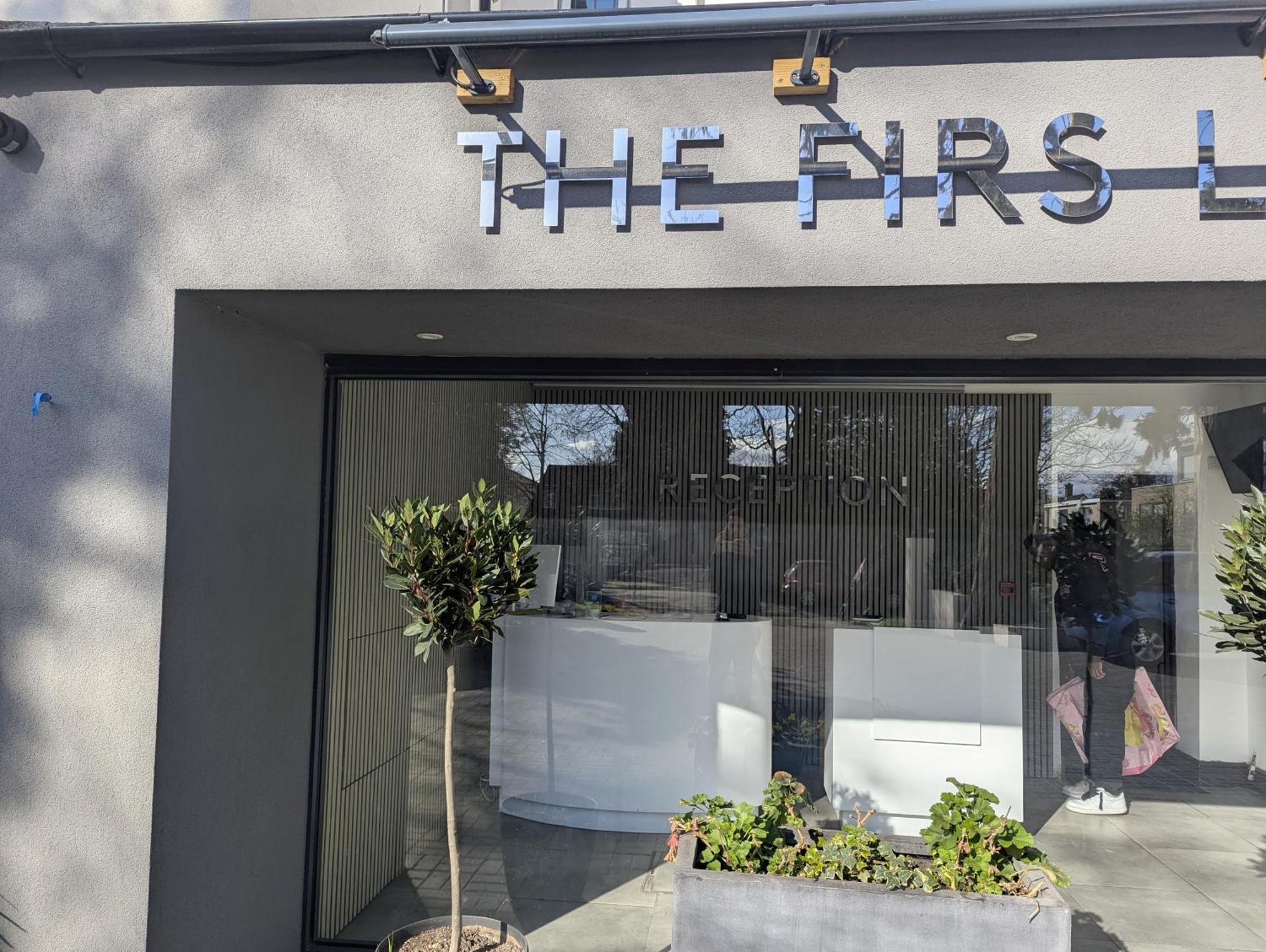Firs alojamiento Hounslow Exterior foto