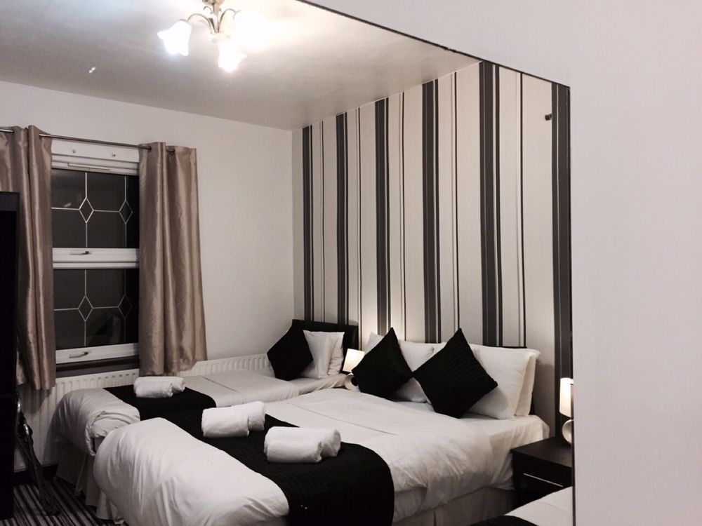 Firs alojamiento Hounslow Exterior foto